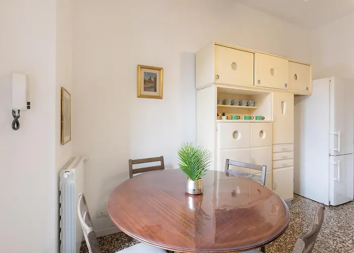 Vintage Chic Flat Steps From Fiera & Wi-fi * Μιλάνο