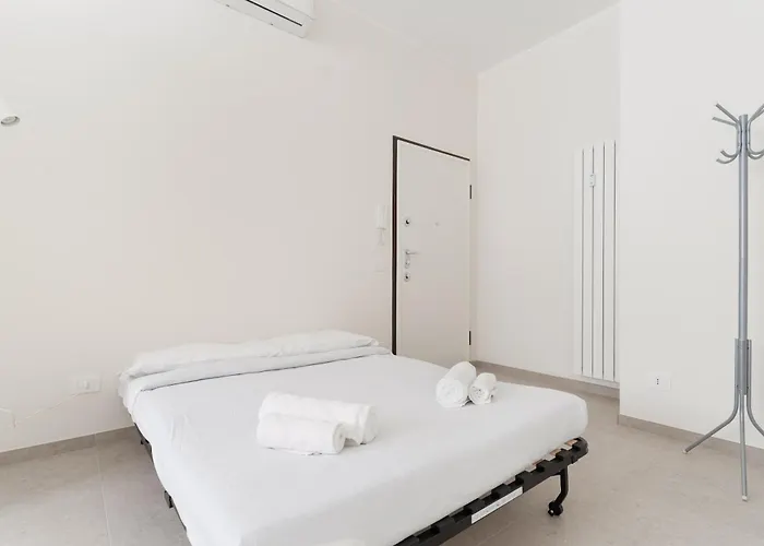 Guesthost - Comfy Flat Near Gambara Mm1 Apartment