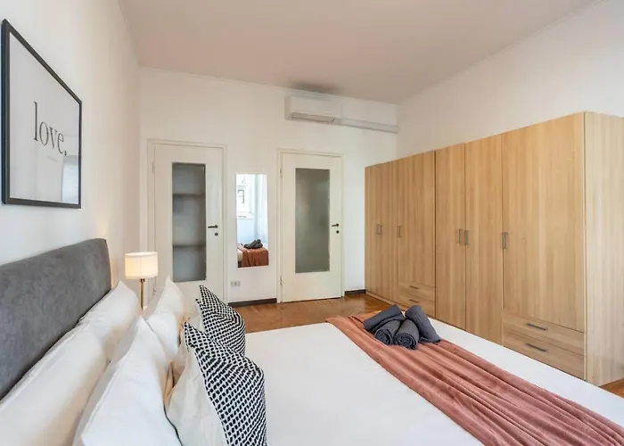 Appartement Centrale-duomo 10min - Spacious App - Sleeps 4