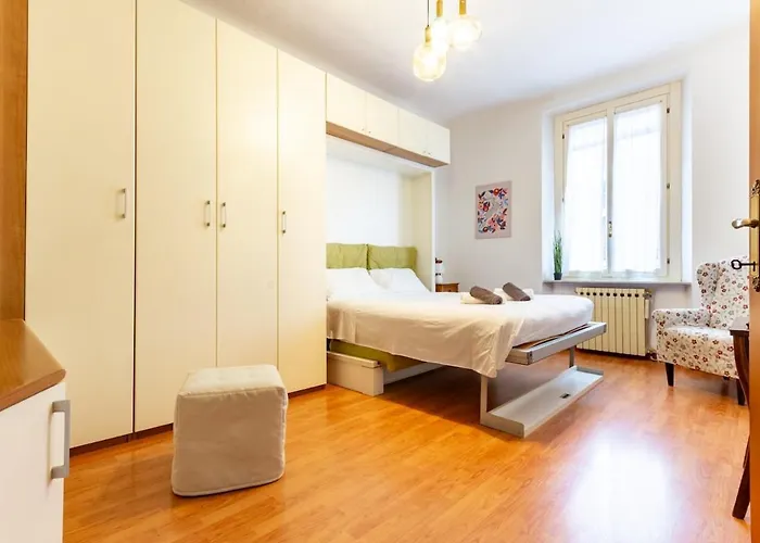 Intimate - Citylife Apartment *