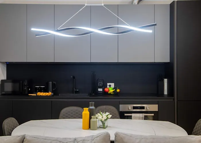 Stylish 1br Near *