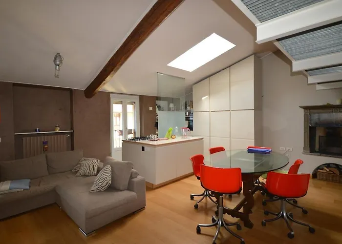 Appartamento Luminous Designed Rooftop In Life District