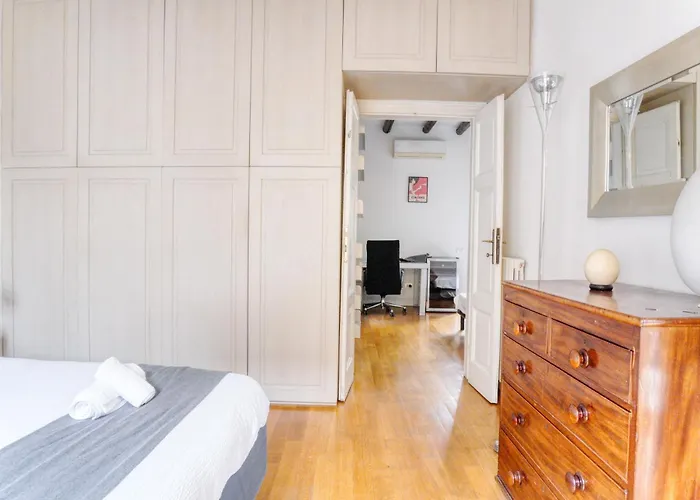 Duomo Charming Maison With Private Terrace - A Unique Milanese Experience Апартаменты Милан