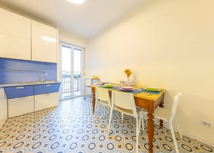 Spacious And Bright 2bdr, 2 Bathrooms * ミラノ