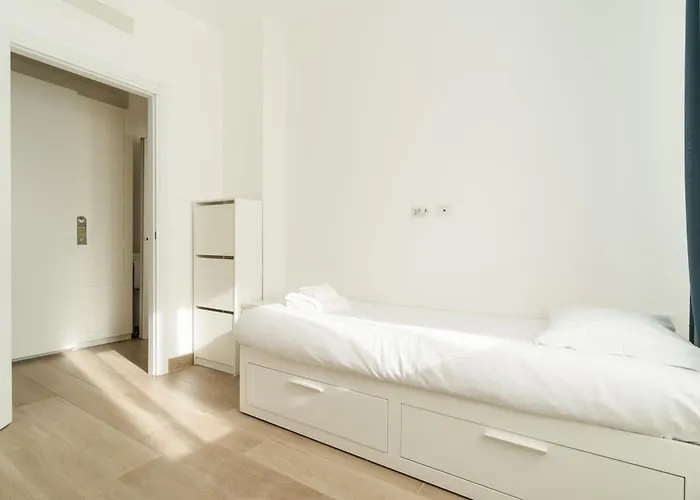 Guesthost - Spacious Balcony X6 Apartman *