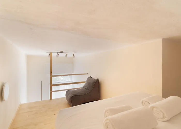 Guesthost - Cozy Loft With Mezzanine Daire *