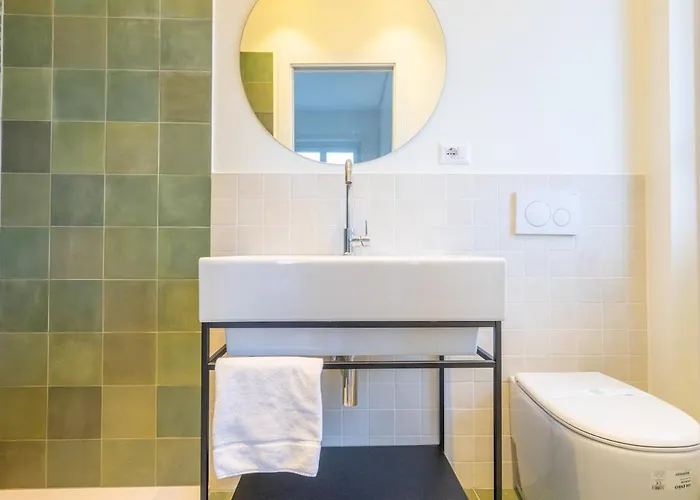 アパート Spacious And Bright 2bdr, 2 Bathrooms ミラノ