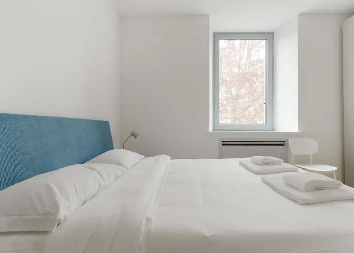 Guesthost - Cozy Balcony Porta Romana Апартаменты *