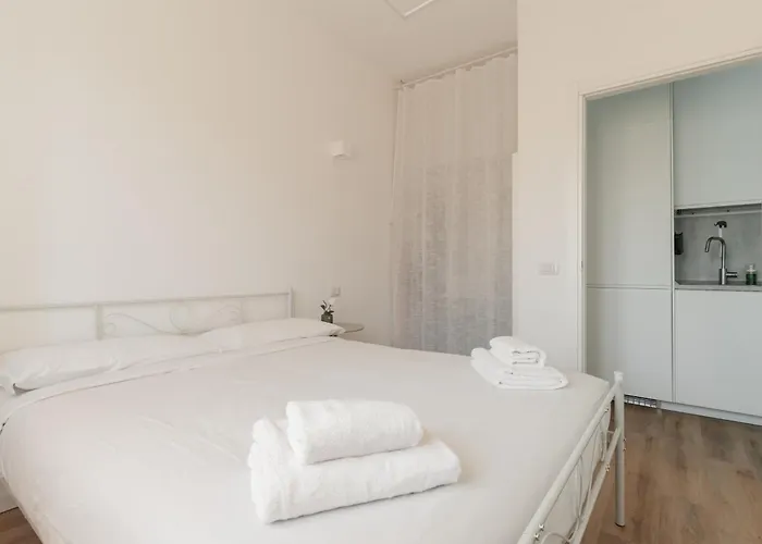 Guesthost - Comfy Balcony X4 Turro Appartamento