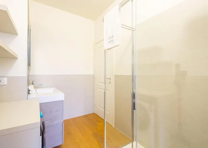 Luxurious 1bdr In Life, Sleeps 4 Apartament Mediolan