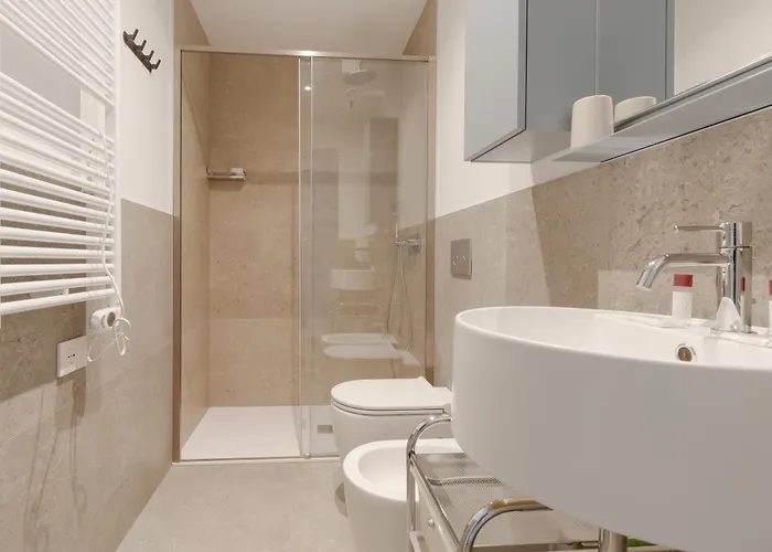 Guesthost - Cozy Balcony Porta Romana Апартаменты