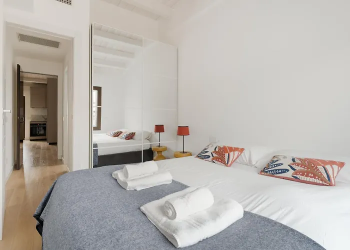 Guesthost - Modern Terrace Flat In Solari Area