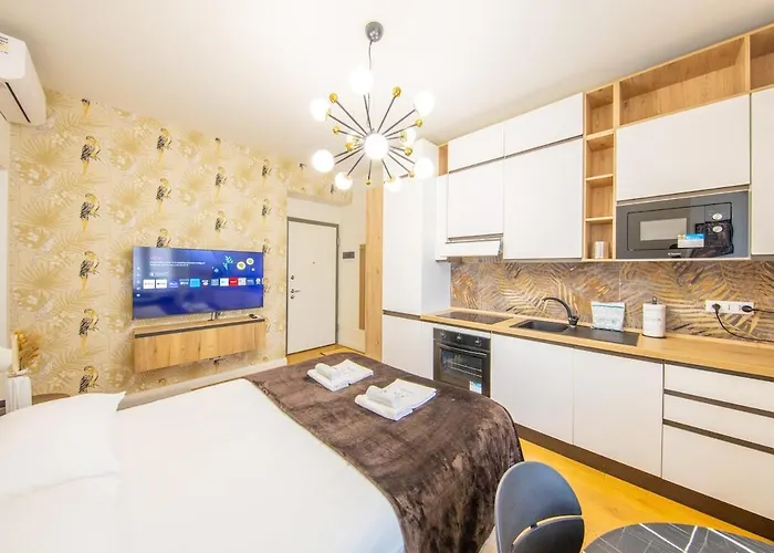 Luxurious 1bdr In Life, Sleeps 4 Apartament Mediolan