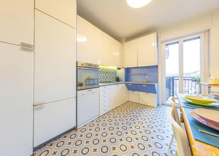 Spacious And Bright 2bdr, 2 Bathrooms * ミラノ