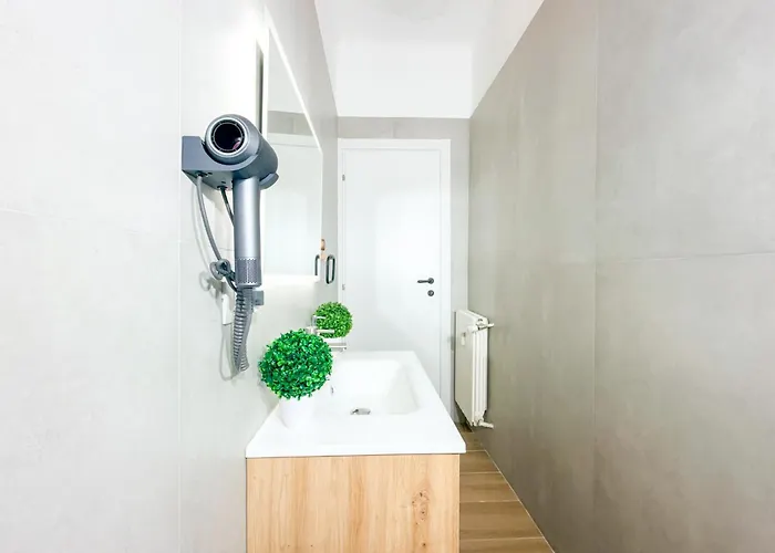 Japanese Luxury Retreat - Dyson - 2 - Zara