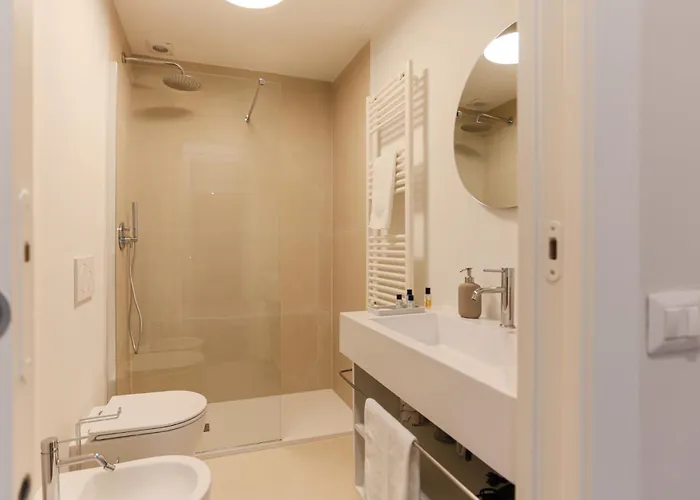 The Rent - Characteristic Three-room Near Via Washington * Milán