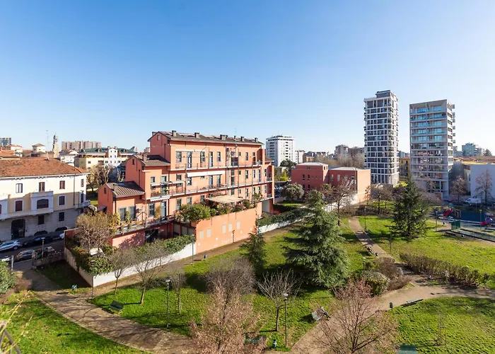 I-host Spacious 2br With 2 Baths & Balcony ميلان