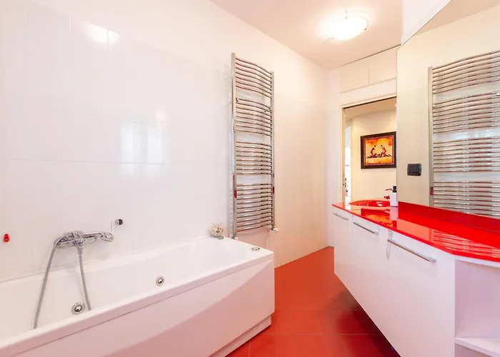 I-host Spacious 2br With 2 Baths & Balcony *