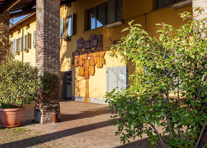 Cascina Bellaria Hostel *