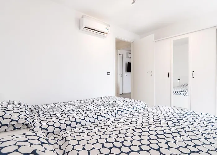 Navigli-Bocconi Roof Terrace Apartment * Mailand