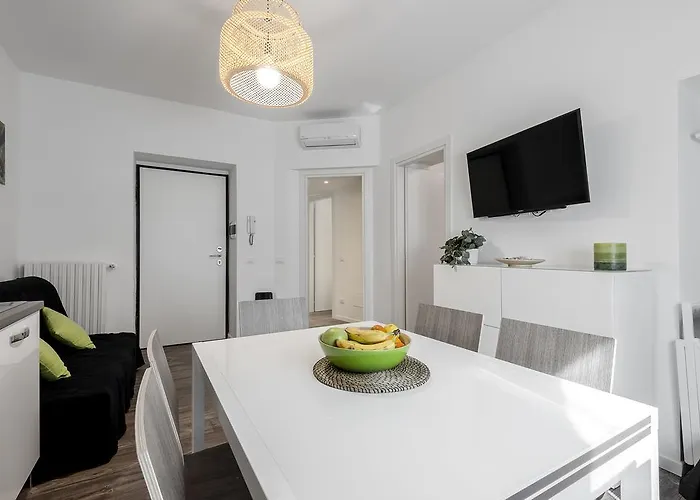 Stayeasy Filzi11 - 3 Bedrooms, 2 Baths - Station Apartament *