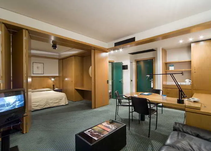 Century Hotel 4*