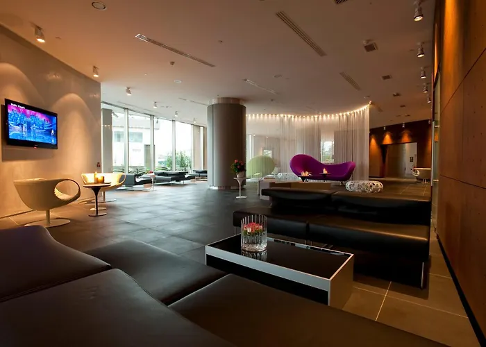 Western The Hub 4*