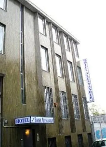 Alessander Hotell