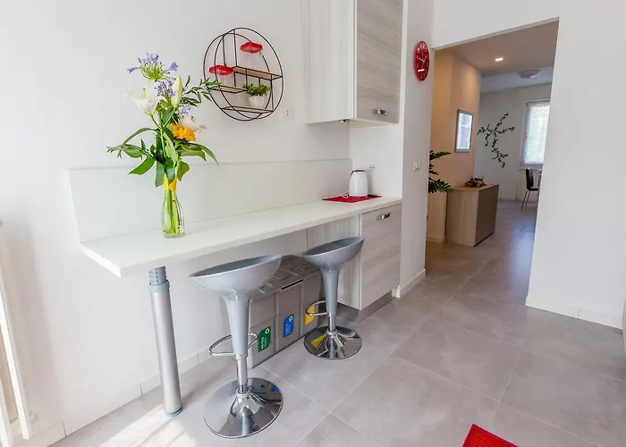 Guesthost - Business Balcony Flat Appartement