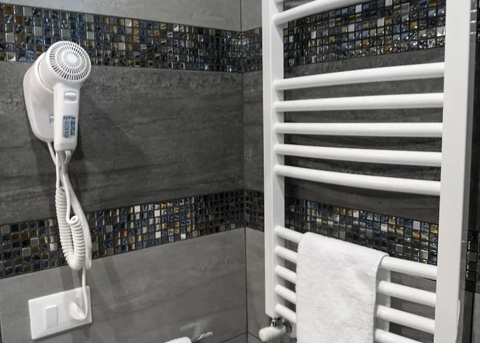 Konukevi Bed Linate 4*