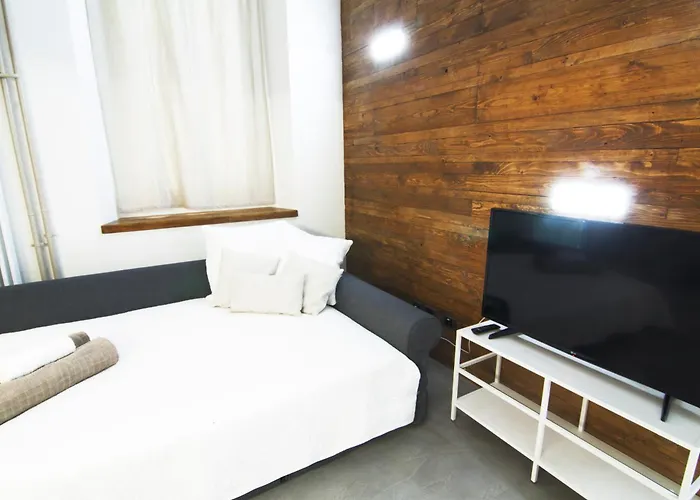 Alessia's Flat - Mac Mahon *