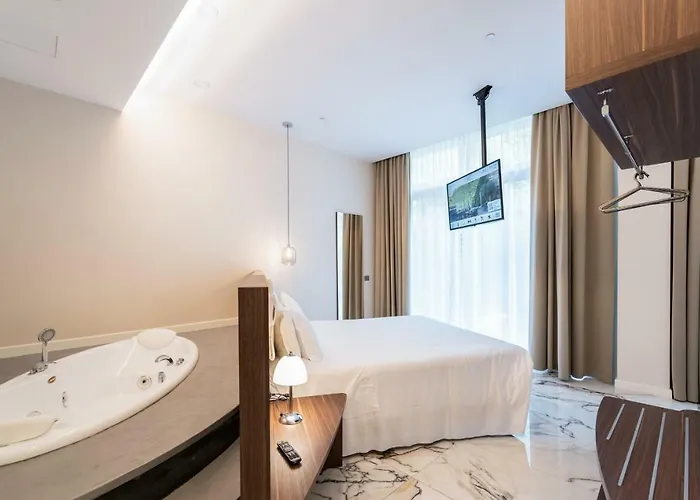 米兰城堡酒店 3*