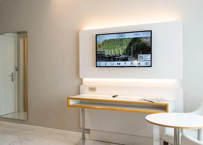 米兰城堡酒店 酒店