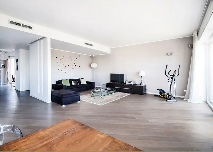 Lush Contemporary Flat, Wonderful With 3 Bedrooms, 6 Guests Lejlighed *