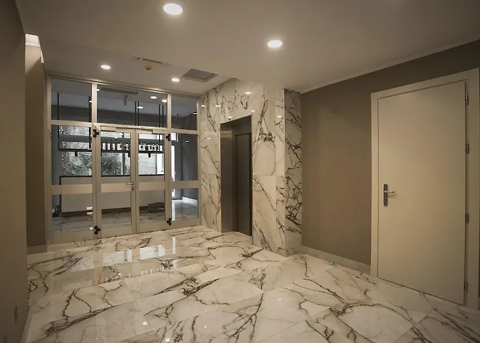 米兰城堡酒店 3*