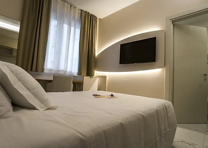 米兰城堡酒店 3*