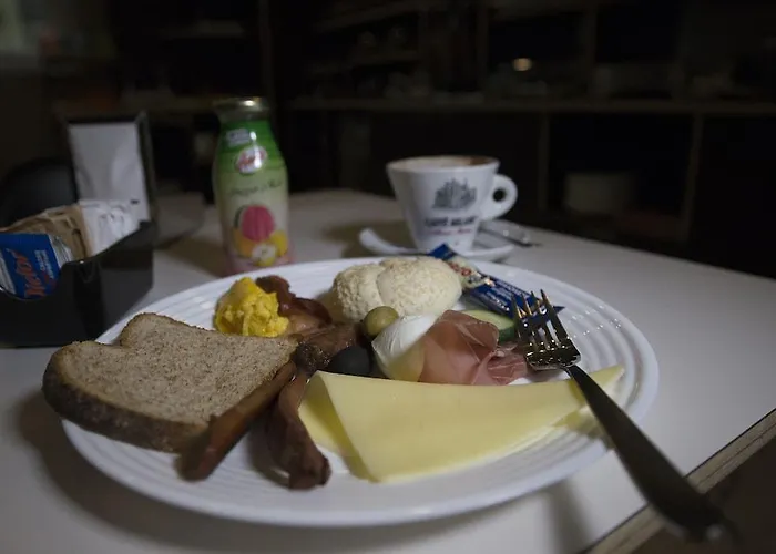 米兰城堡酒店 酒店