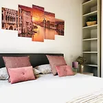 Stepandgo Navigli ميلان