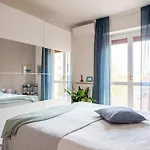 The Rent - Beautiful Three-bedrooms Near Metro Lodi ميلان