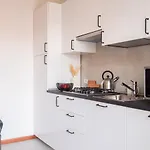 شقة The Rent - Beautiful Three-bedrooms Near Metro Lodi ميلان