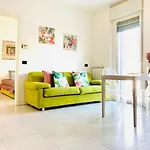 Stepandgo Navigli * ميلان