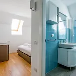 Guesthost - Modern With Terrace, Wifi & Ac شقة