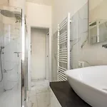 Guesthost - Garibaldi & Gae Aulenti Modern With Private Parking! Apartment