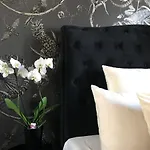 Lippi 42 With Private Garden Milan