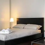 Easy Isola, For An Easy Apartament *