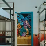 بيت شباب Madama & Bistrot