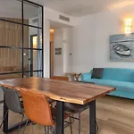 Apartmán Luxury Flat By Station / Unique View *