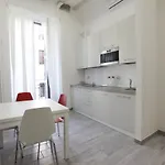 Just Urban - Stylish 1br In Center - Balcony And Metro M2 M4 アパート