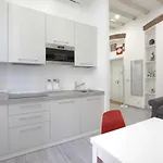 Just Urban - Stylish 1br In Center - Balcony And Metro M2 M4 アパート