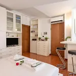 Apartment Ferrucci, 6 - Monolocale Al Settimo Cielo *